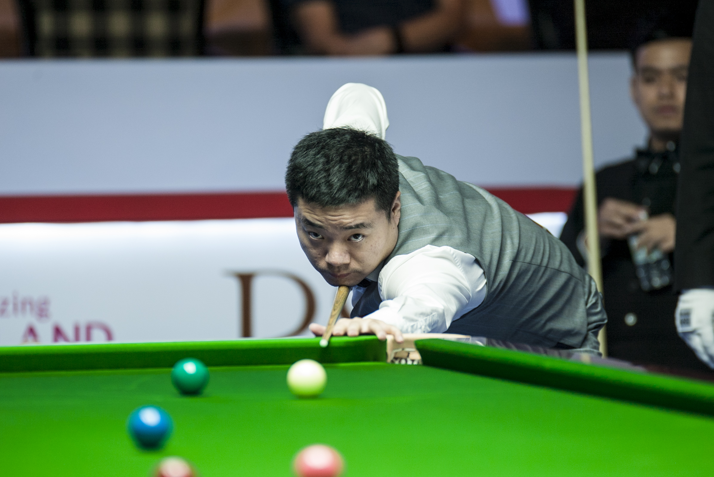 中保持冷静 中保持冷静