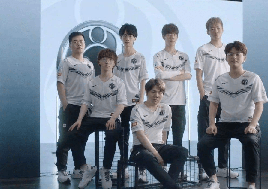 传递出他对 传递出他对