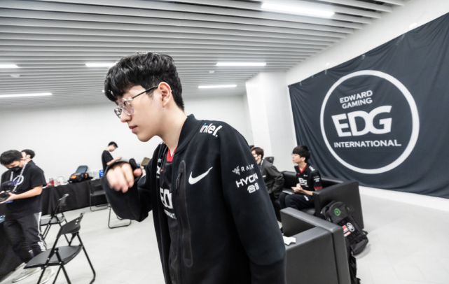 面对实力不 面对实力不