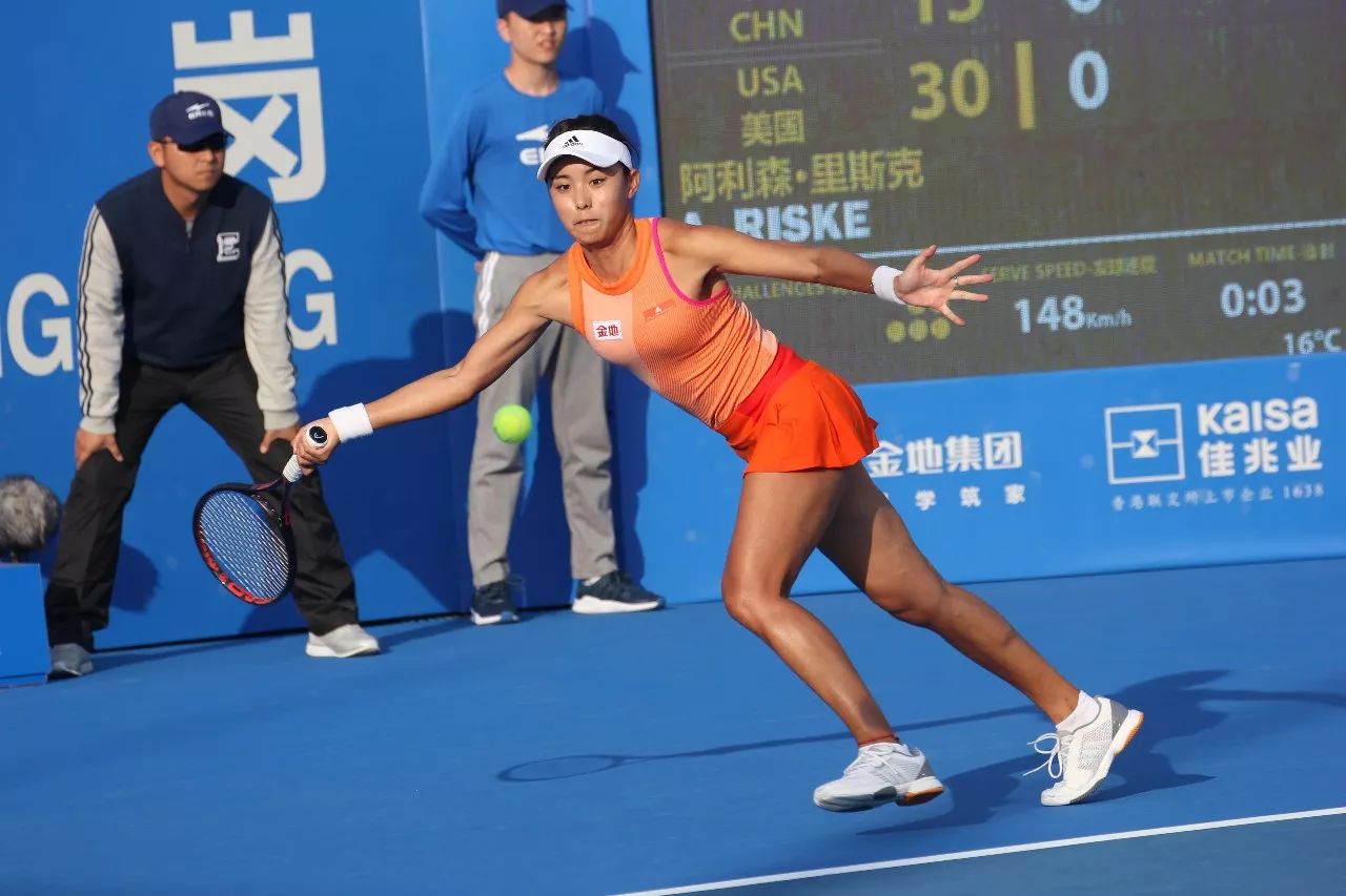 的表现让她 的表现让她